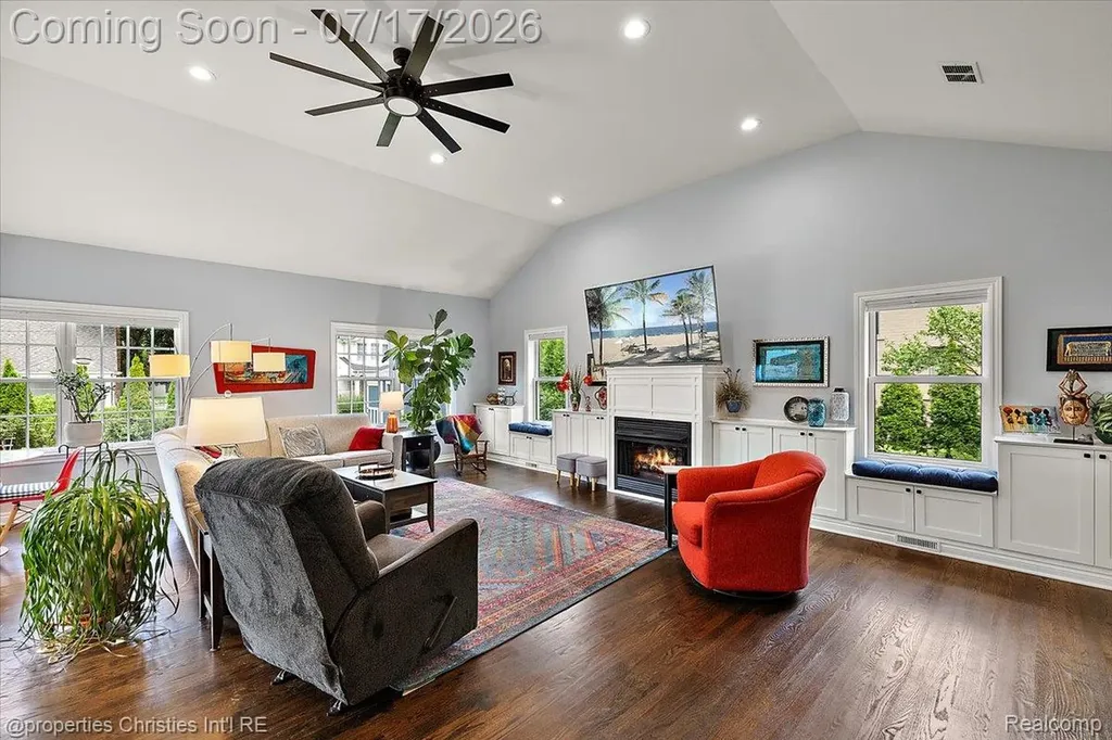 18244 Beverly Road Beverly Hills Village MI 48025
