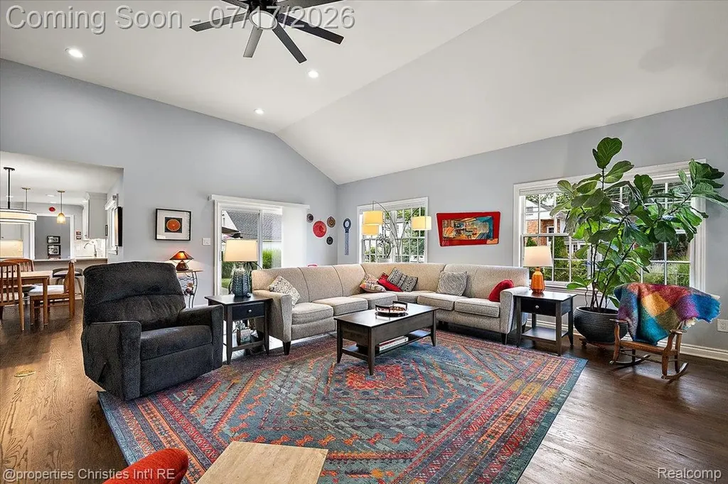 18244 Beverly Road Beverly Hills Village MI 48025