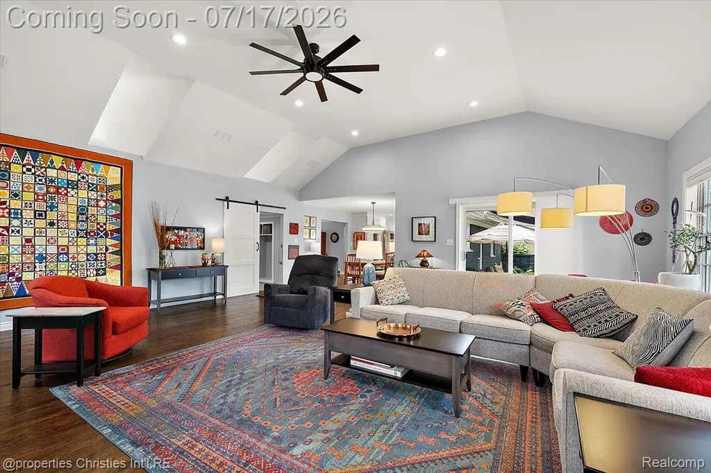18244 Beverly Road Beverly Hills Village MI 48025