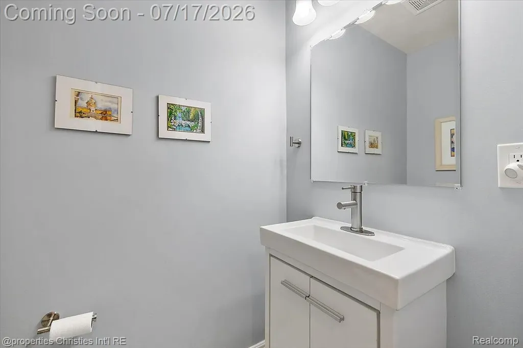 18244 Beverly Road Beverly Hills Village MI 48025