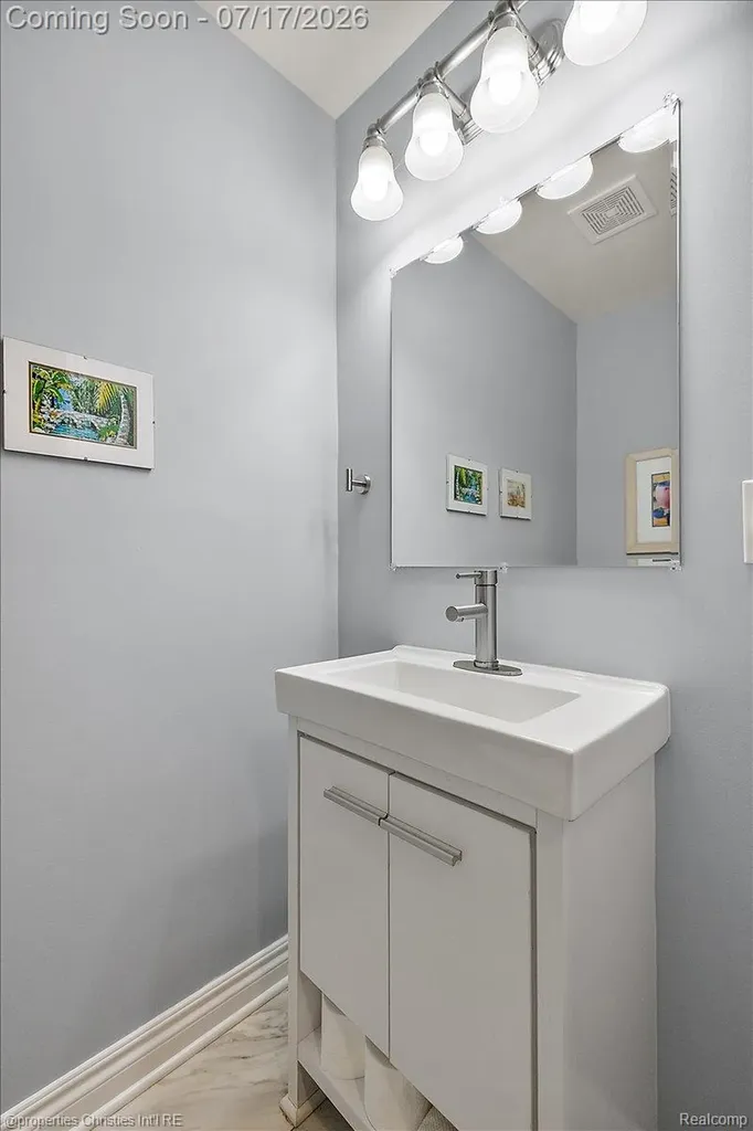 18244 Beverly Road Beverly Hills Village MI 48025