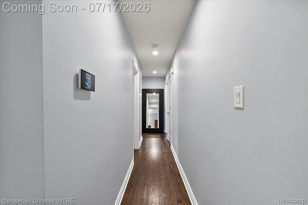 18244 Beverly Road Beverly Hills Village MI 48025