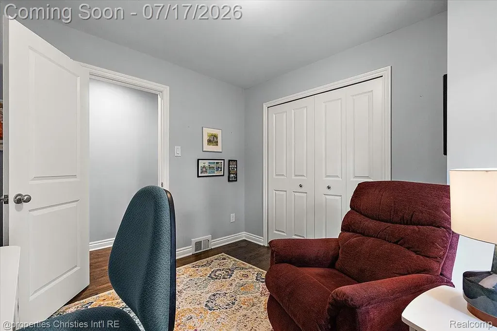18244 Beverly Road Beverly Hills Village MI 48025