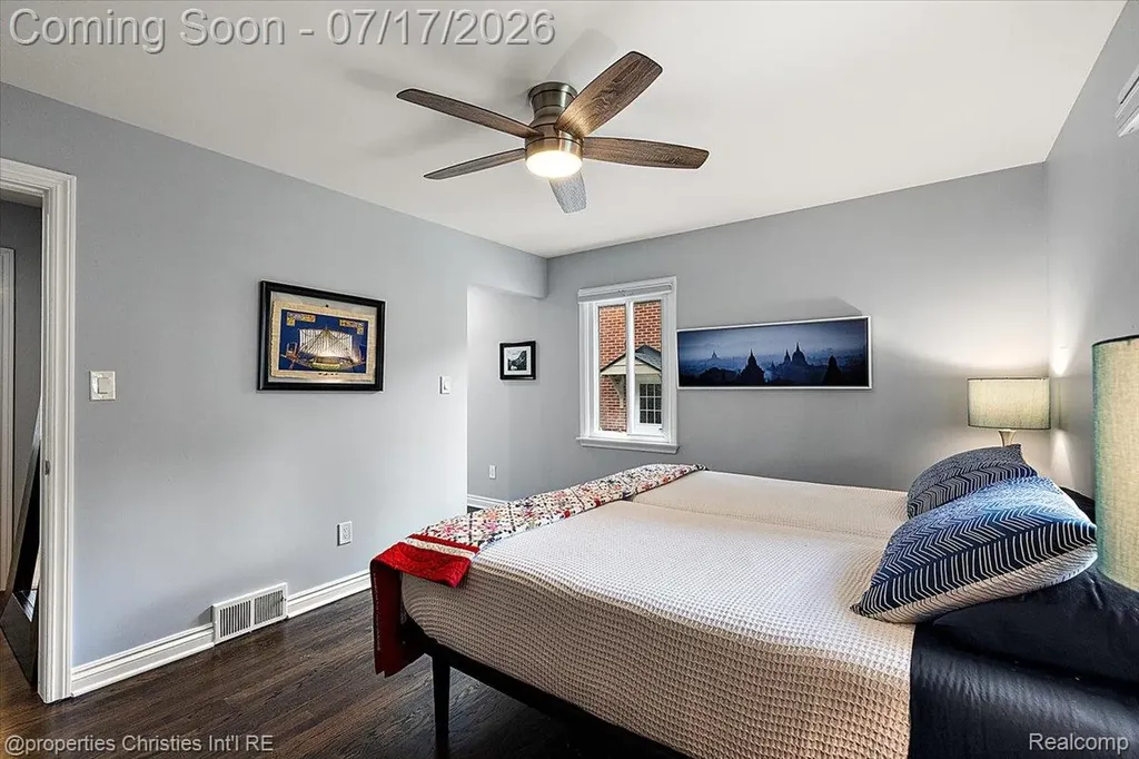 18244 Beverly Road Beverly Hills Village MI 48025