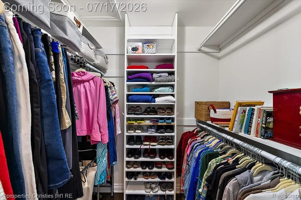 18244 Beverly Road Beverly Hills Village MI 48025