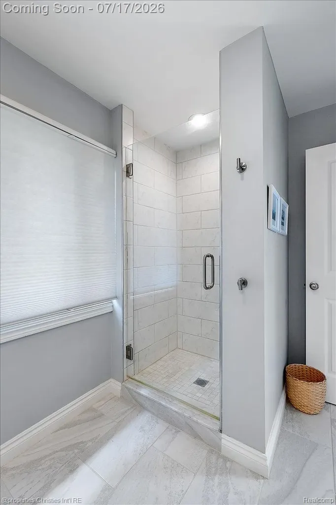 18244 Beverly Road Beverly Hills Village MI 48025