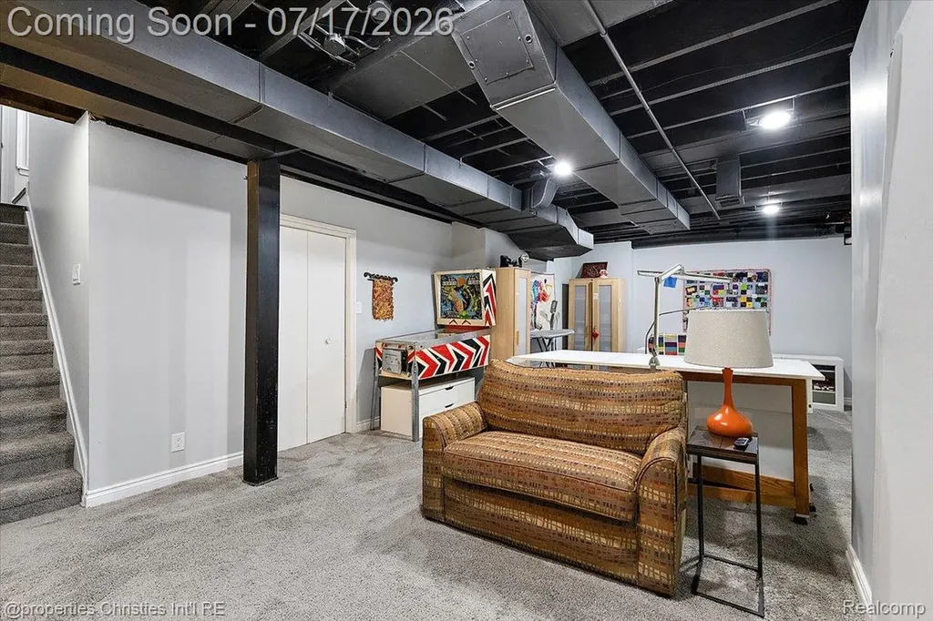 18244 Beverly Road Beverly Hills Village MI 48025