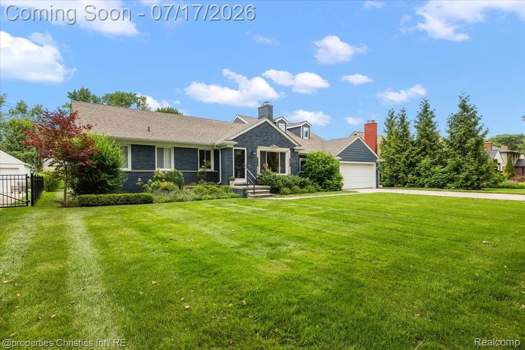 18244 Beverly Road Beverly Hills Village MI 48025