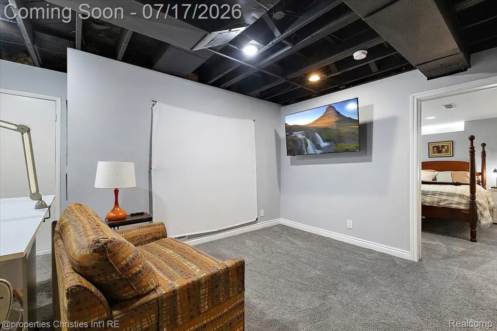 18244 Beverly Road Beverly Hills Village MI 48025