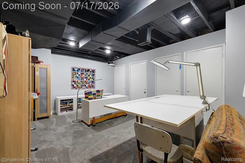 18244 Beverly Road Beverly Hills Village MI 48025