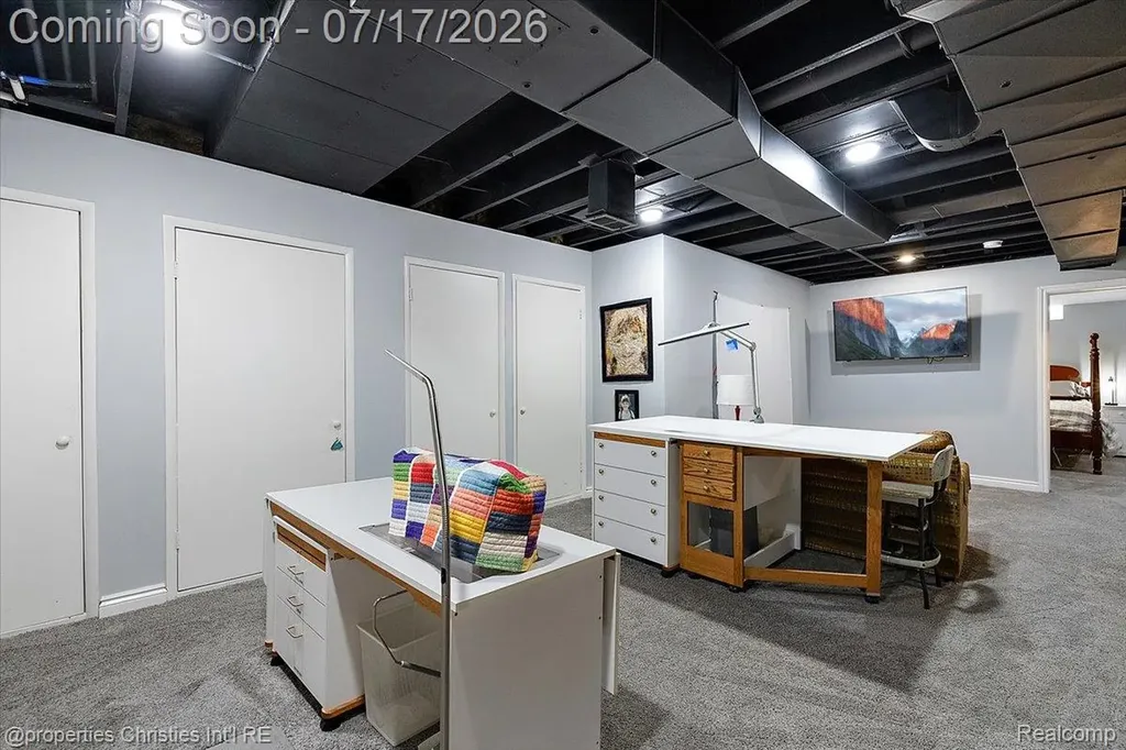 18244 Beverly Road Beverly Hills Village MI 48025