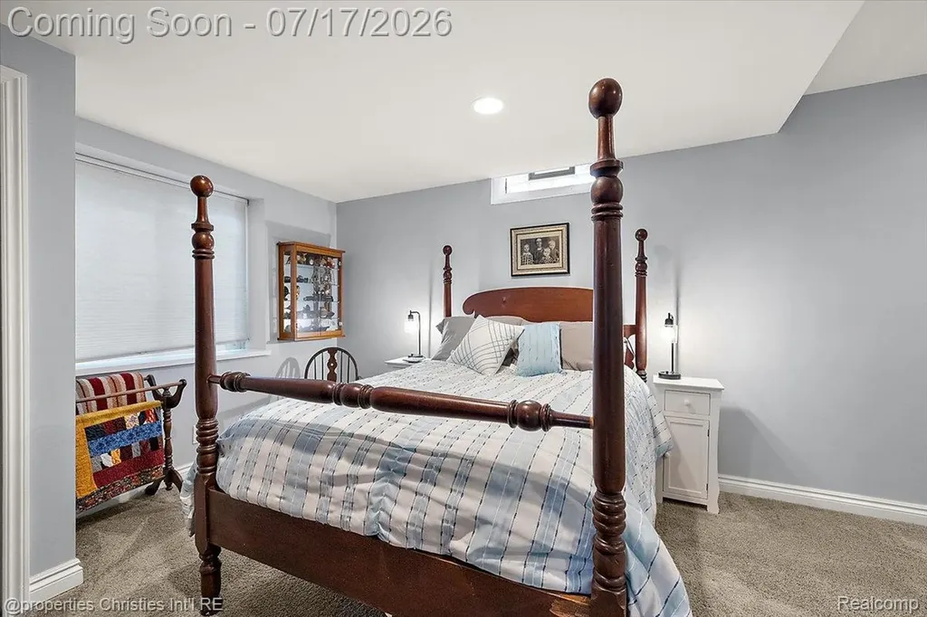 18244 Beverly Road Beverly Hills Village MI 48025