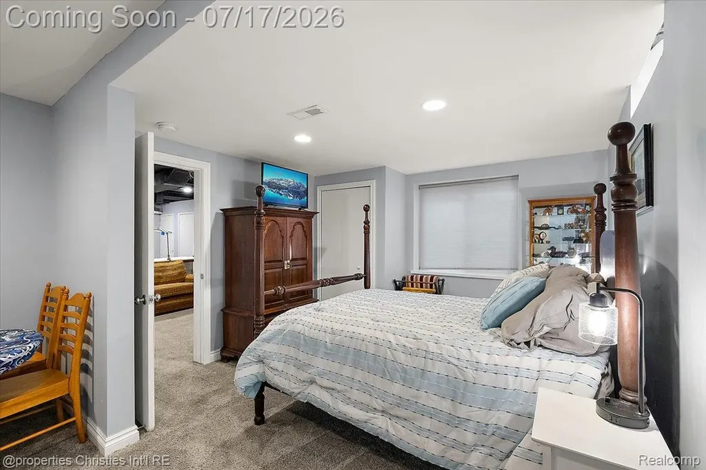 18244 Beverly Road Beverly Hills Village MI 48025