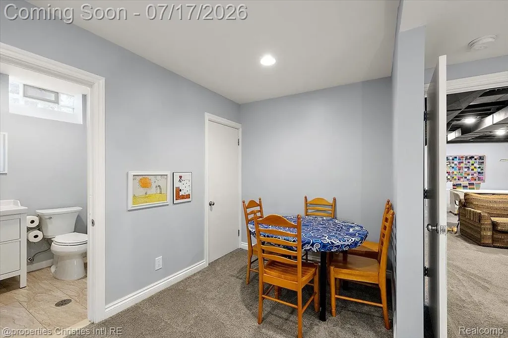 18244 Beverly Road Beverly Hills Village MI 48025