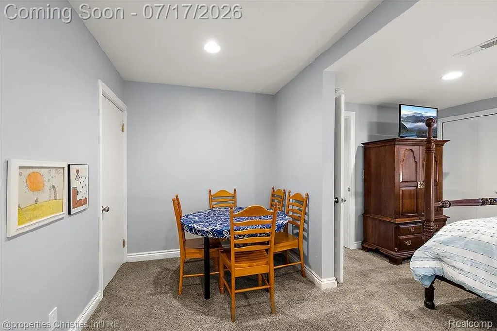 18244 Beverly Road Beverly Hills Village MI 48025