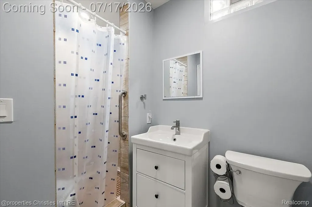 18244 Beverly Road Beverly Hills Village MI 48025