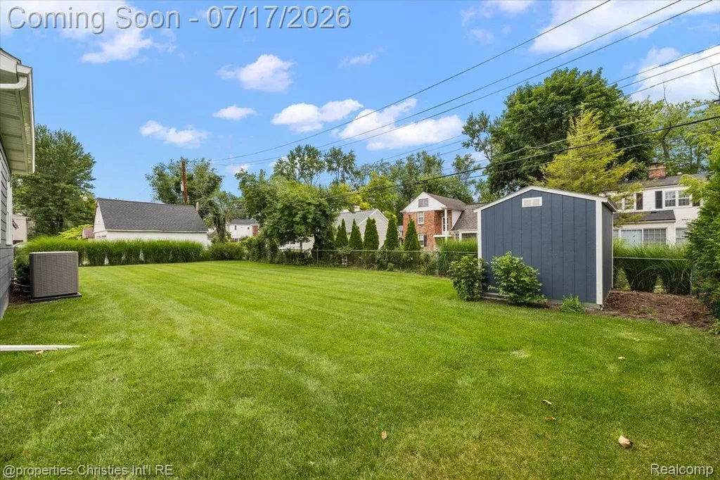 18244 Beverly Road Beverly Hills Village MI 48025