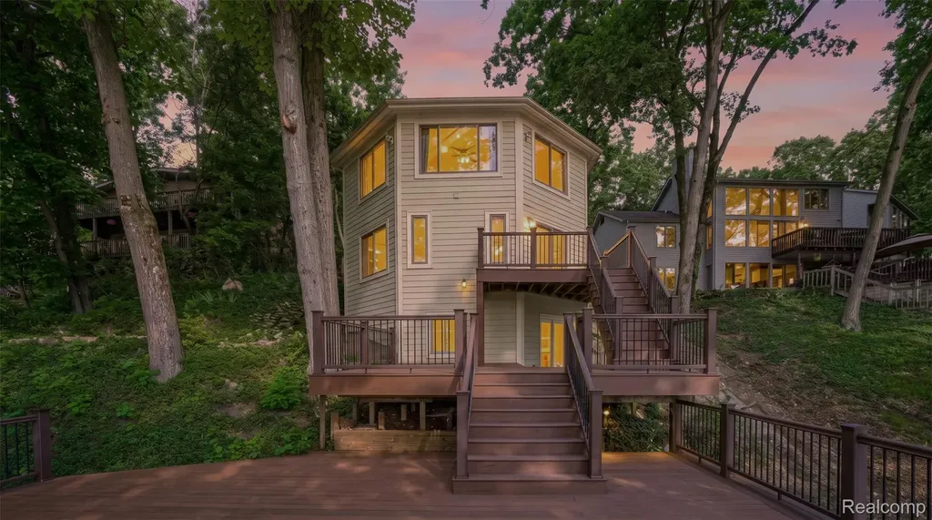 8516 Thendara Boulevard Independence Charter Township MI 48348
