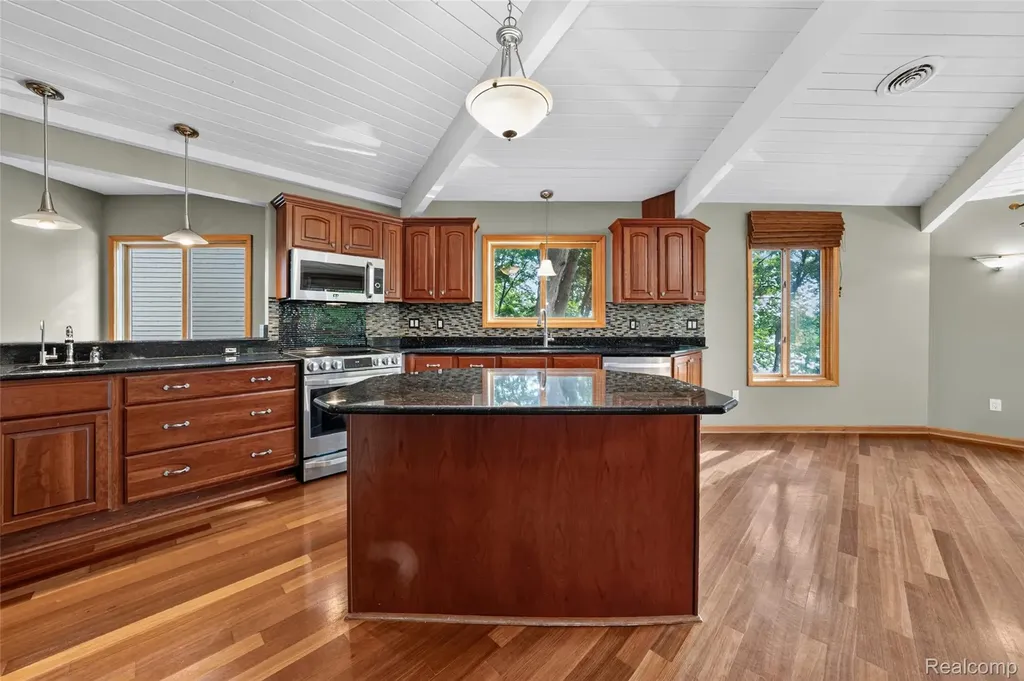 8516 Thendara Boulevard Independence Charter Township MI 48348