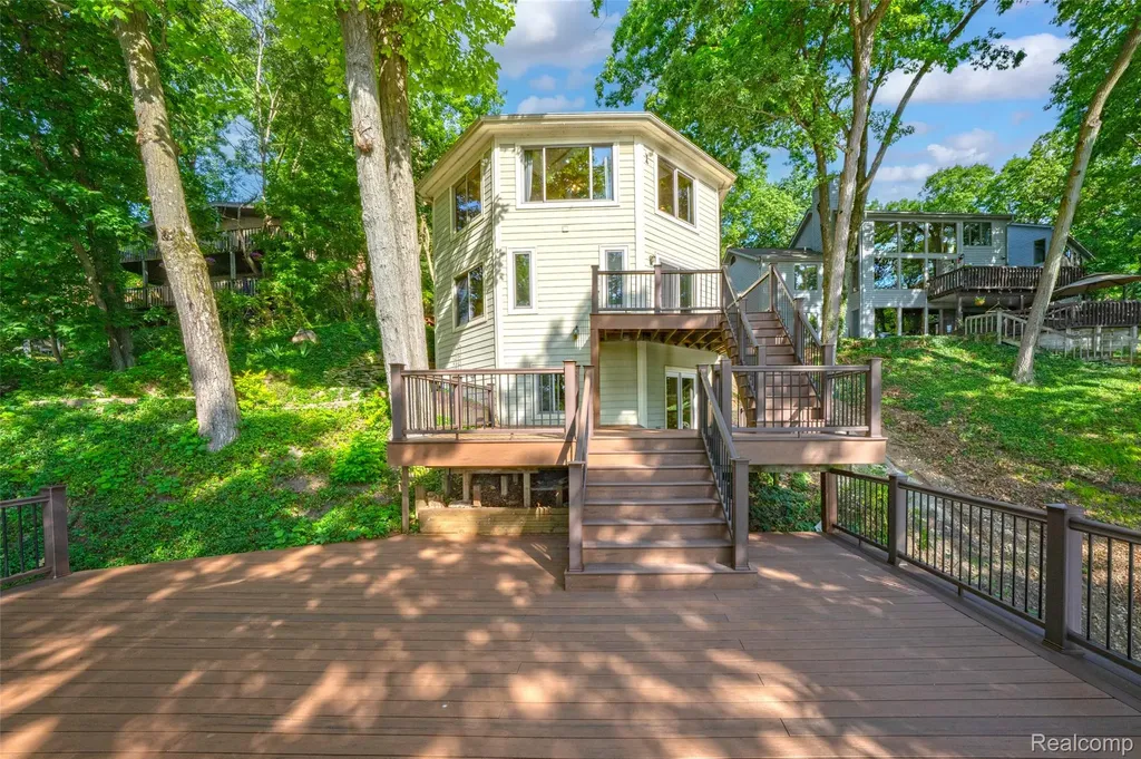 8516 Thendara Boulevard Independence Charter Township MI 48348