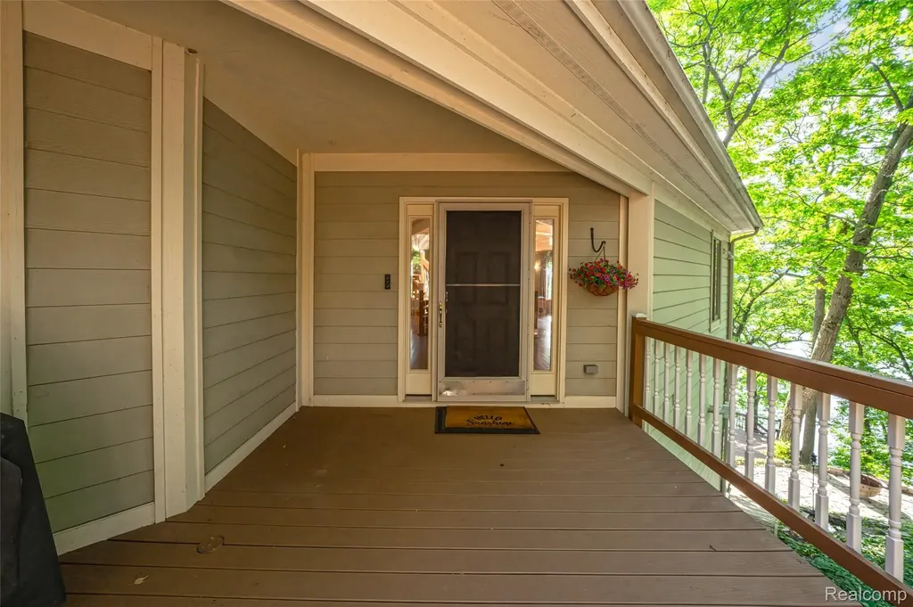 8516 Thendara Boulevard Independence Charter Township MI 48348