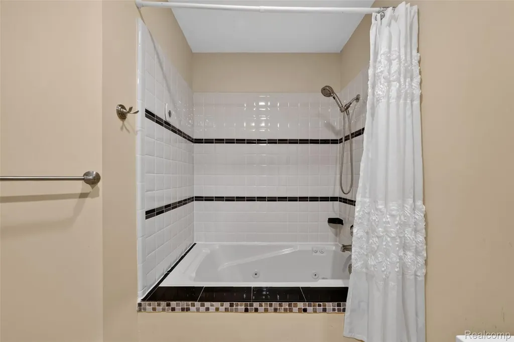 8516 Thendara Boulevard Independence Charter Township MI 48348