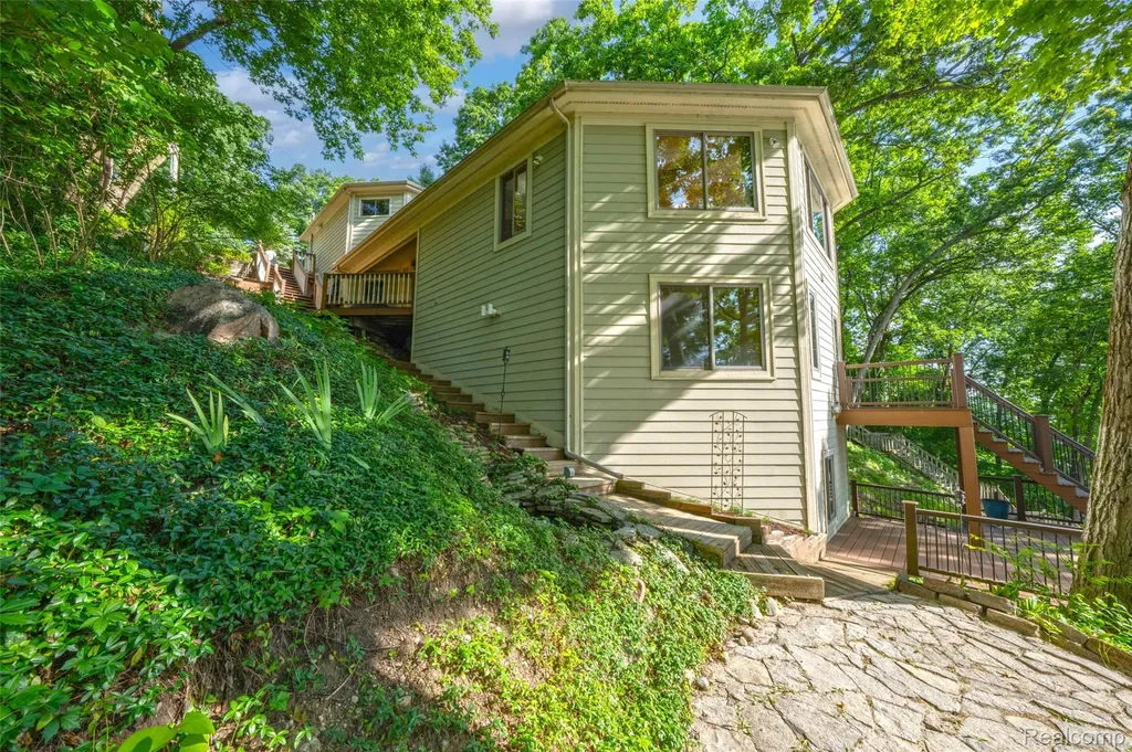 8516 Thendara Boulevard Independence Charter Township MI 48348