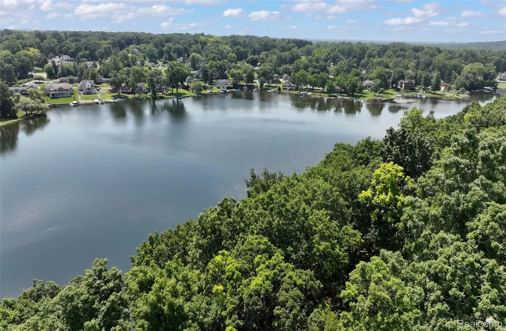 8516 Thendara Boulevard Independence Charter Township MI 48348