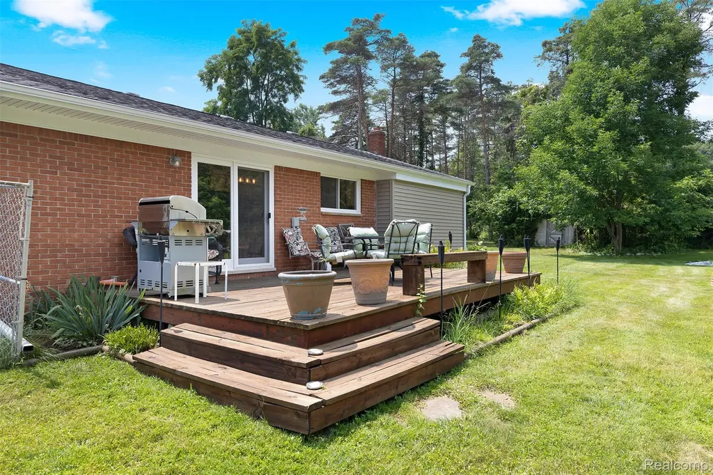 1505 Hummer Lake Road Brandon Charter Township MI 48462