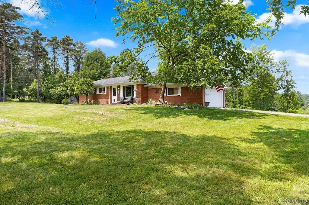 1505 Hummer Lake Road Brandon Charter Township MI 48462