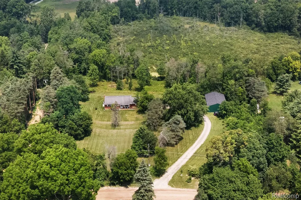 1505 Hummer Lake Road Brandon Charter Township MI 48462