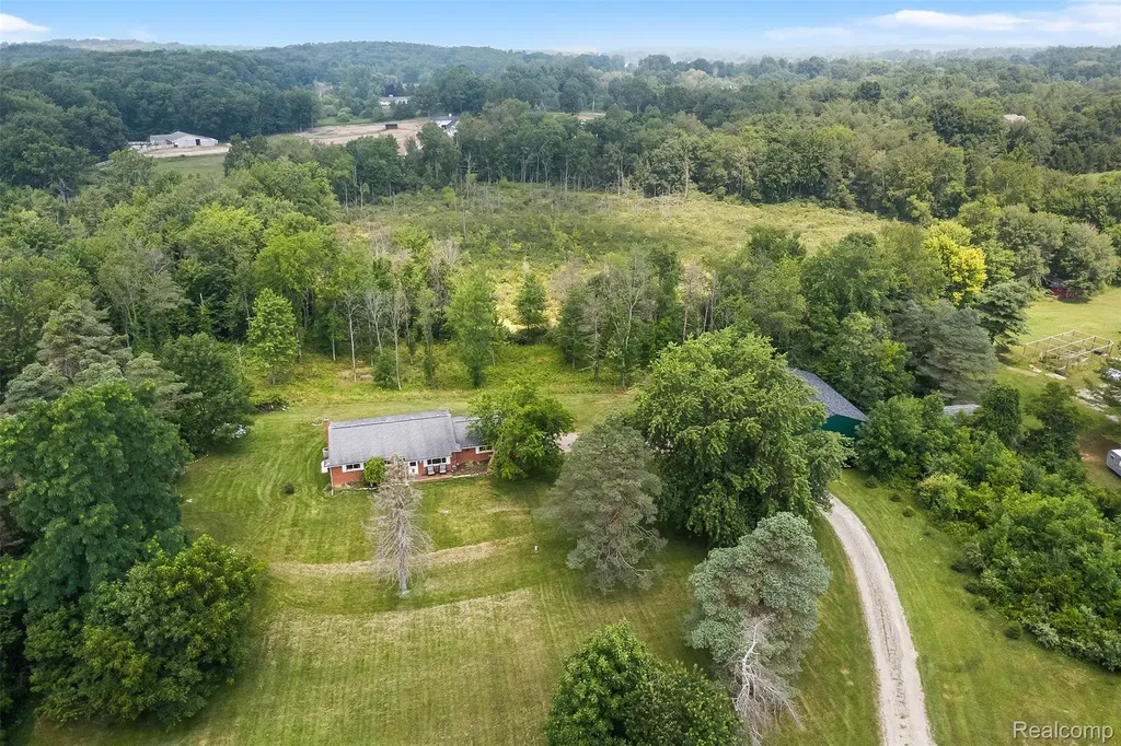 1505 Hummer Lake Road Brandon Charter Township MI 48462