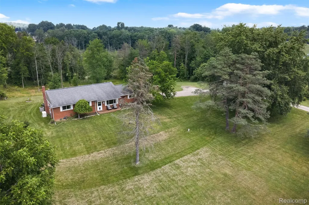 1505 Hummer Lake Road Brandon Charter Township MI 48462