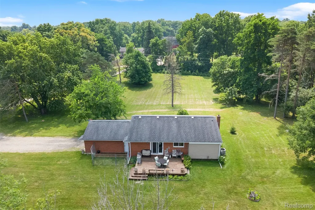 1505 Hummer Lake Road Brandon Charter Township MI 48462