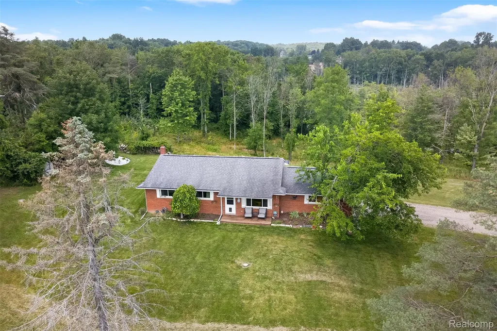 1505 Hummer Lake Road Brandon Charter Township MI 48462