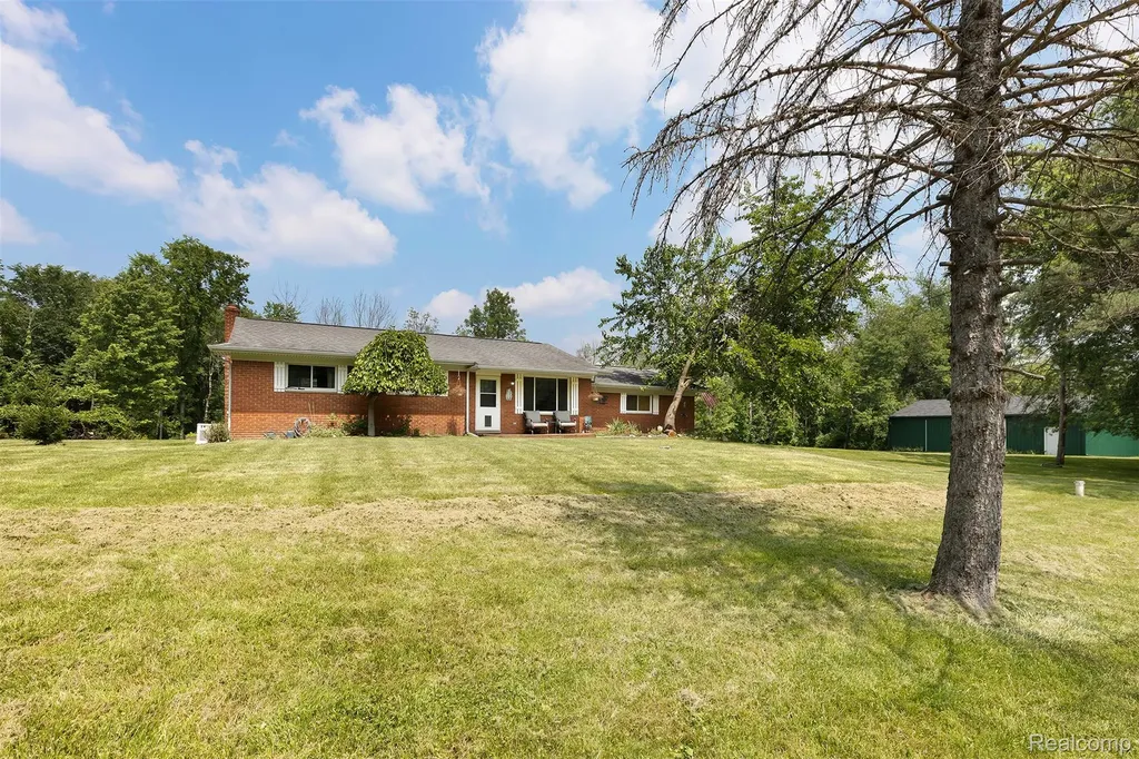 1505 Hummer Lake Road Brandon Charter Township MI 48462