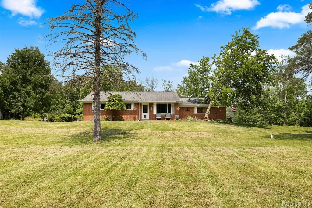 1505 Hummer Lake Road Brandon Charter Township MI 48462