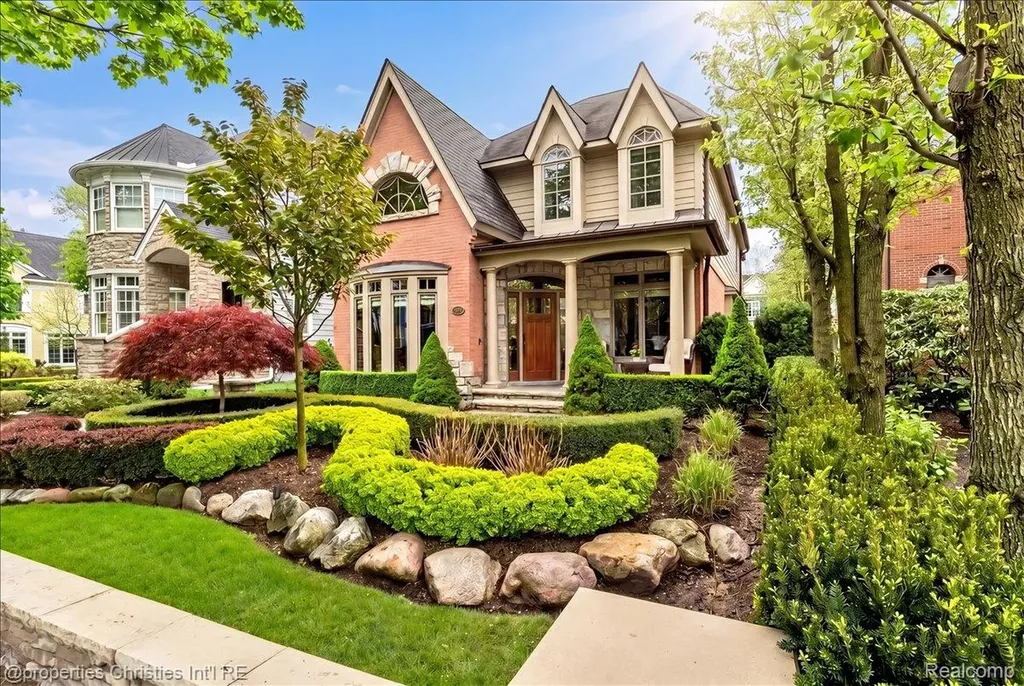 517 W Frank Street Birmingham City MI 48009