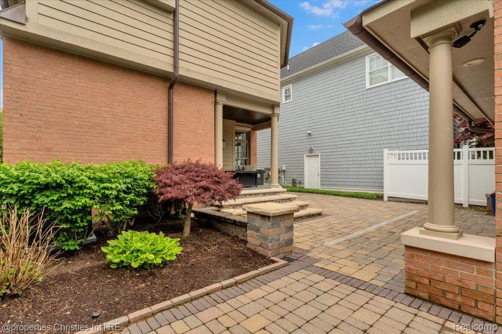 517 W Frank Street Birmingham City MI 48009