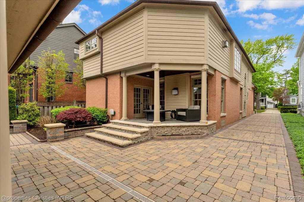 517 W Frank Street Birmingham City MI 48009