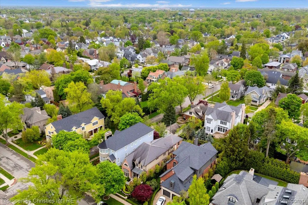 517 W Frank Street Birmingham City MI 48009