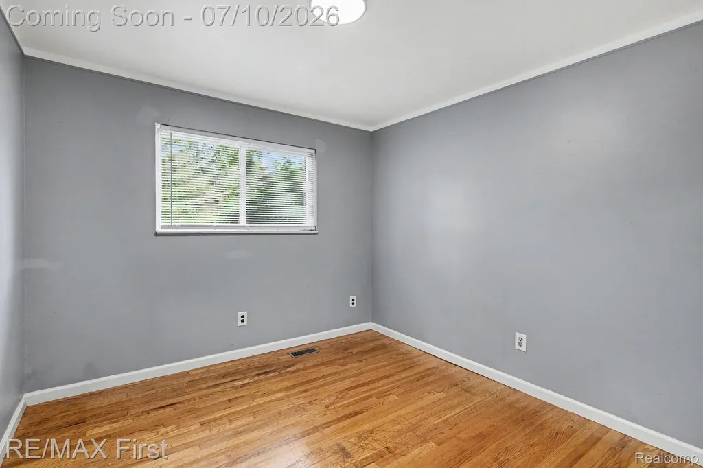 30631 Pinto Drive Warren City MI 48093