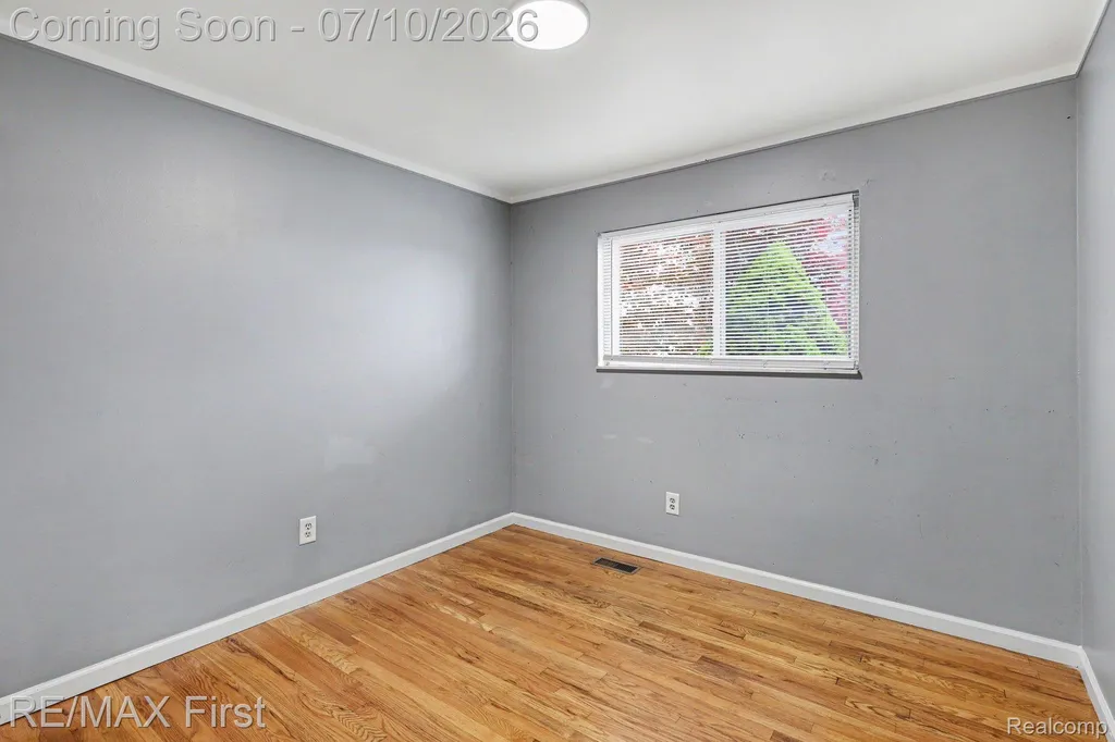 30631 Pinto Drive Warren City MI 48093