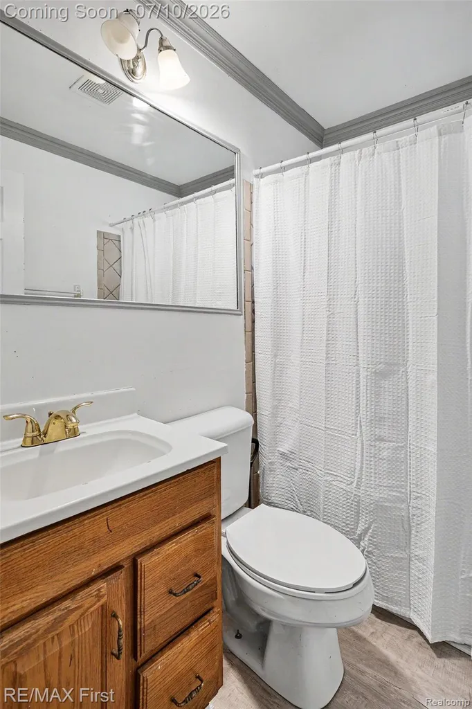 30631 Pinto Drive Warren City MI 48093