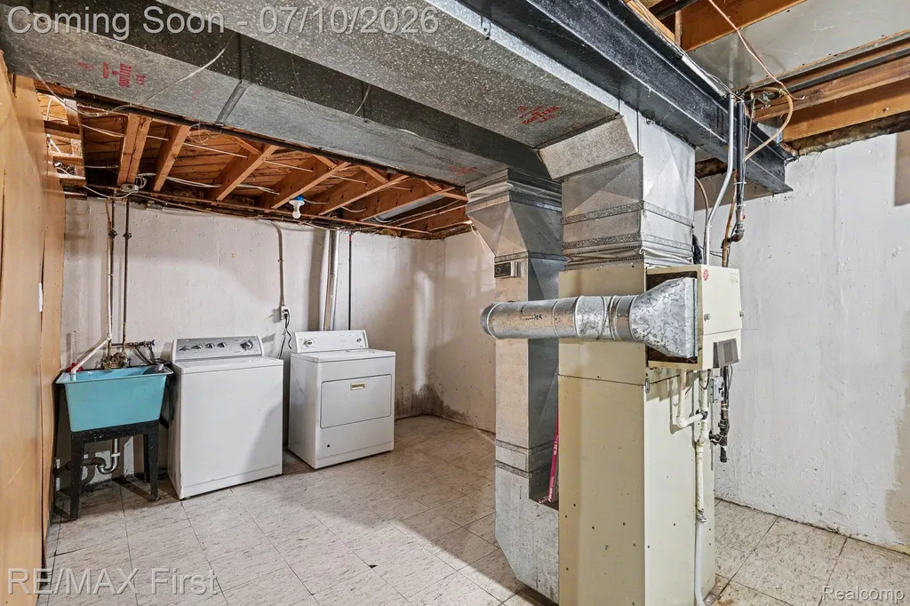 30631 Pinto Drive Warren City MI 48093