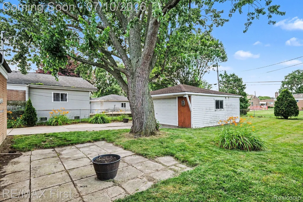 30631 Pinto Drive Warren City MI 48093