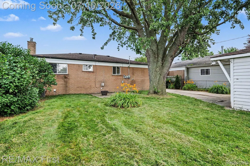 30631 Pinto Drive Warren City MI 48093