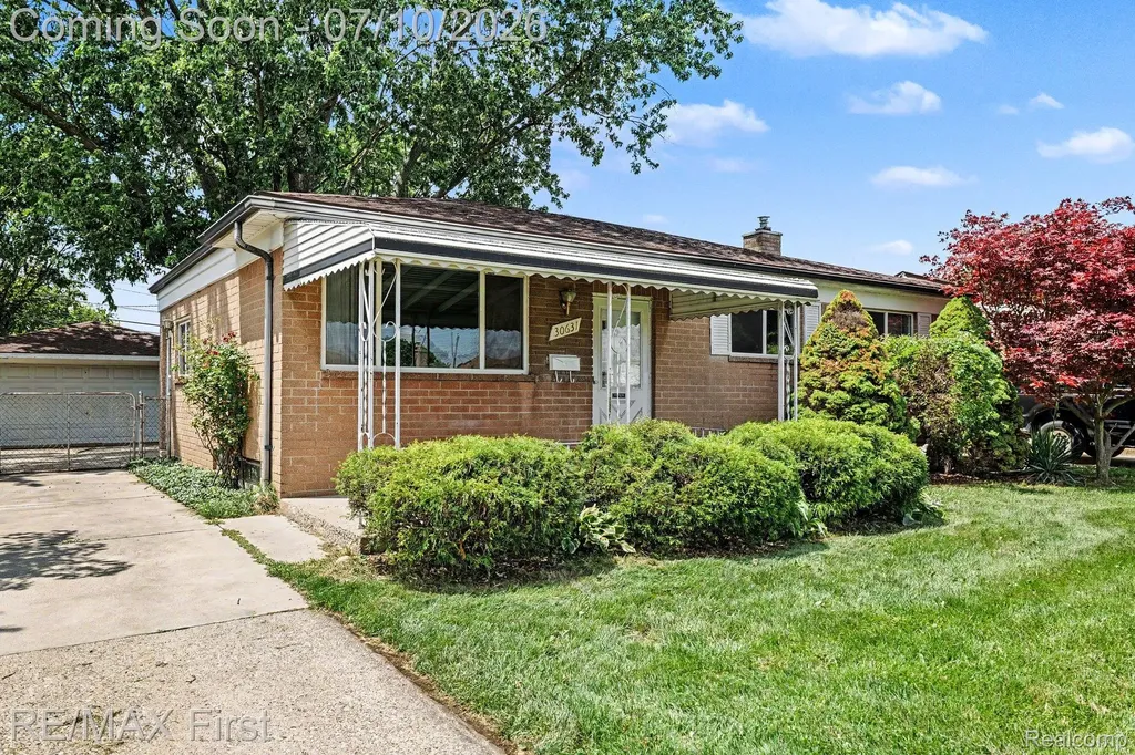 30631 Pinto Drive Warren City MI 48093