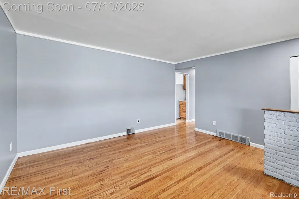 30631 Pinto Drive Warren City MI 48093
