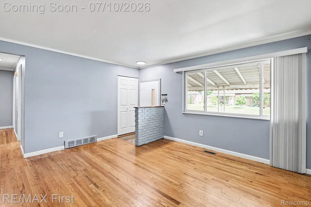 30631 Pinto Drive Warren City MI 48093